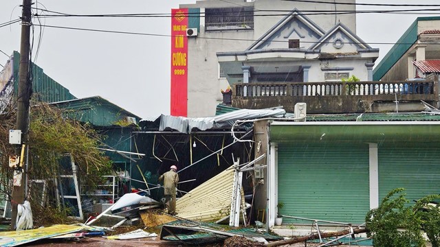 Bão số 10 tàn phá, gần 123.000 nhà hư hỏng, 22.500 ha hoa màu chìm trong nước