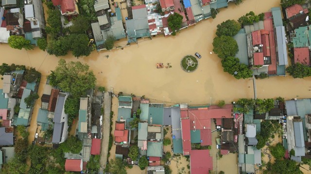 Hà Nội hỗ trợ 55 tỷ đồng cho 5 địa phương khắc phục hậu quả bão số 10 gây ra