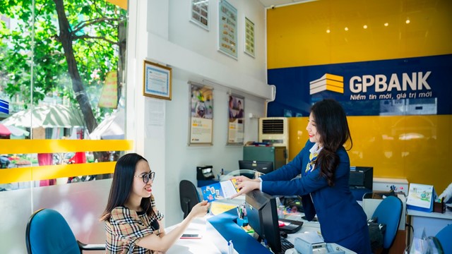 Ngân hàng đầu tiên tăng lãi suất tháng 10/2025