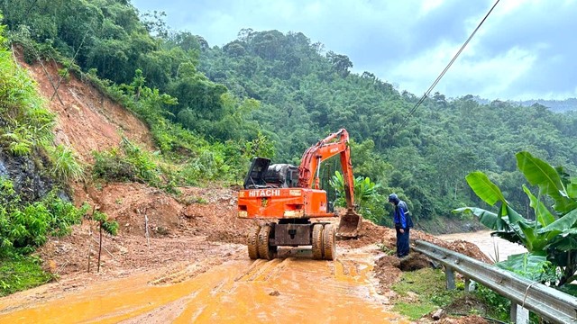 Bão số 10 gây thiệt hại gần 1.000 tỷ đồng cho hạ tầng đường bộ