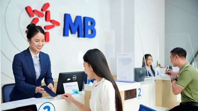 Khách hàng gửi 300 triệu tại MB, sau 6 tháng nhận lãi bao nhiêu?