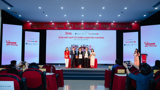 Ra mắt quỹ từ thiện “Chạm Yêu Thương”, kết nối triệu trái tim Việt