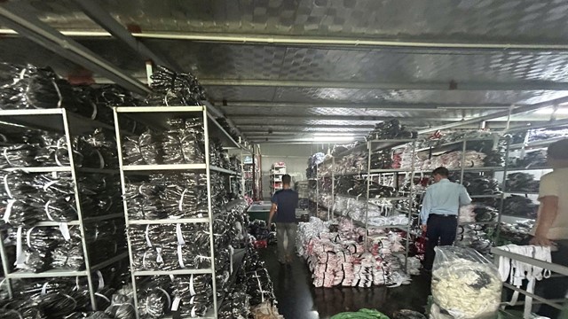 Phát hiện hơn 23.000 sản phẩm thời trang giả mạo ZARA và YONEX bị phát hiện