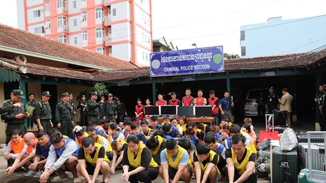 Phá đường dây lừa đảo hơn 300 tỷ đồng tại Campuchia, bắt 59 người Việt Nam cùng “bà trùm” sinh năm 1999