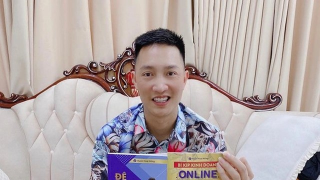 Huấn Hoa Hồng là ai mà khiến mạng xã hội xôn xao?