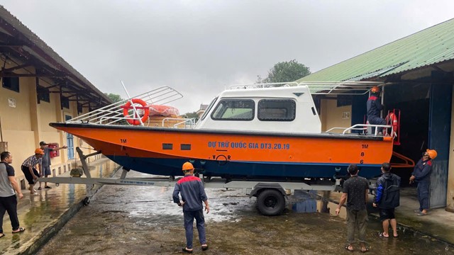 Xuất cấp hàng dự trữ quốc gia hỗ trợ Huế khắc phục hậu quả mưa lũ