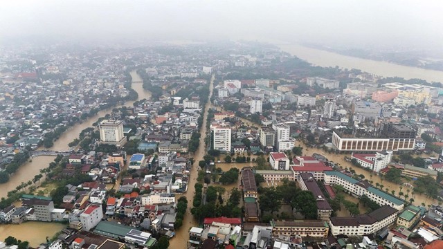Hỗ trợ 2 tấn lương khô và 150 tỷ đồng cho Thừa Thiên Huế khắc phục mưa lũ