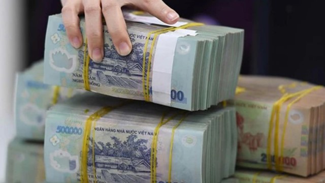 Hai ngân hàng tăng mạnh lãi suất tiết kiệm, thị trường tiền gửi cuối năm nóng trở lại