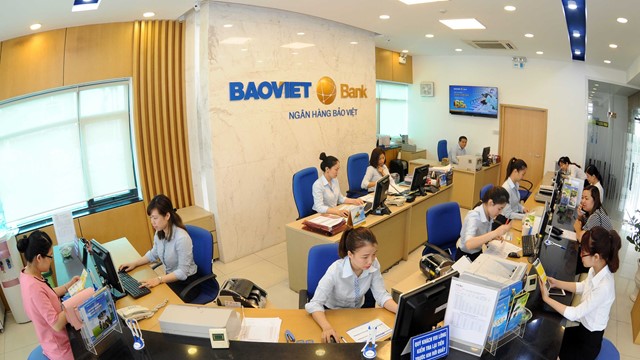 Ngân hàng thứ tư nâng lãi 2 lần trong tháng