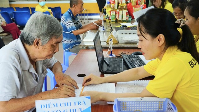 Chi trả gộp 3 tháng lương hưu và trợ cấp Bảo hiểm xã hội để người dân vùng lũ kịp đón Tết