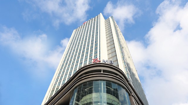 Ngân hàng đầu tiên tăng lãi suất tháng 12/2025