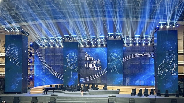 Doanh nghiệp nào đứng sau show “Về đây bốn cánh chim trời” có Giám đốc vừa bị khởi tố?