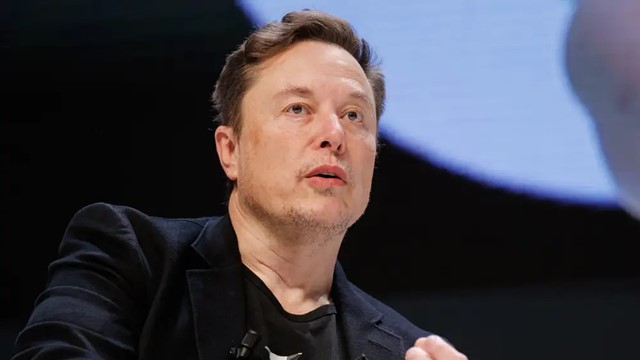 Elon Musk hé lộ lý do bất ngờ đằng sau việc Tesla chưa thể ra mắt robotaxi