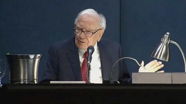 Warren Buffett bất ngờ có động thái lạ với cổ phiếu Apple, thị trường lập tức dậy sóng