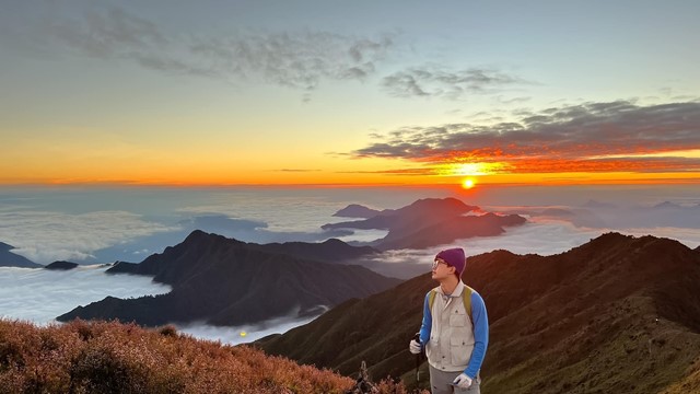 ‘Đại dương trên mây’ cách Hà Nội 200km: Đỉnh núi gần 3.000m cao thứ 7 Việt Nam, nơi hiếm hoi có tuyết xuất hiện