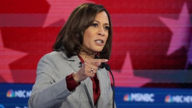 Bà Kamala Harris: ‘Ông Trump không xứng đáng lãnh đạo nước Mỹ’