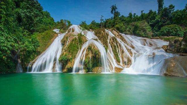 Thác nước 3 tầng đẹp tựa ‘cô sơn nữ giữa núi rừng', từng được công nhận là Danh thắng Quốc gia, cách Hà Nội hơn 200km di chuyển