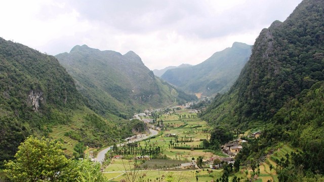 Mê mẩn trước cảnh sắc của ‘ốc đảo’ trong vùng cao nguyên đá đẹp nhất Việt Nam: Là nơi đá cũng có thể nở hoa, cách Hà Nội gần 9 tiếng di chuyển nhưng rất đáng để khám phá