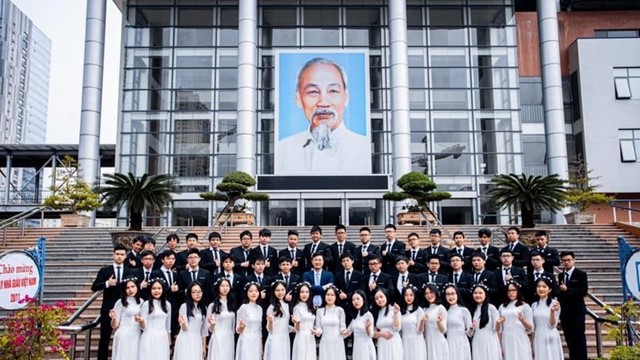 Ngôi trường chuyên có nhiều học sinh đỗ Harvard nhất Việt Nam, là 'lò' đào tạo hàng nghìn học sinh giỏi cấp quốc gia, quốc tế và nhân vật nổi tiếng