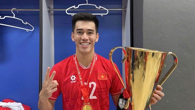 Tiền đạo Nguyễn Tiến Linh sẽ bán đấu giá tấm huy chương ASEAN Cup 2024 để làm từ thiện