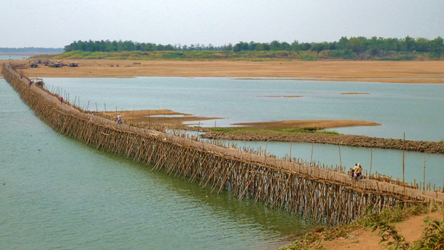 Huy động  50.000 cọc tre xây dựng cây cầu tre dài nhất Đông Dương, trở thành điểm thu hút du khách từ khắp nơi trên thế giới