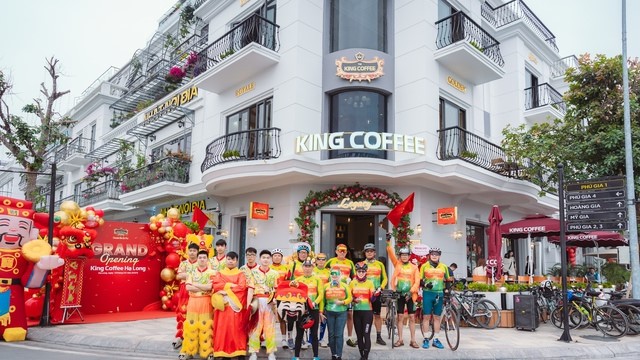 Bà Lê Hoàng Diệp Thảo mang thương hiệu cafe nổi tiếng thế giới đến nơi có vịnh đẹp nhất hành tinh tại Việt Nam, tạo tọa độ thư giãn mới giữa lòng thành phố du lịch