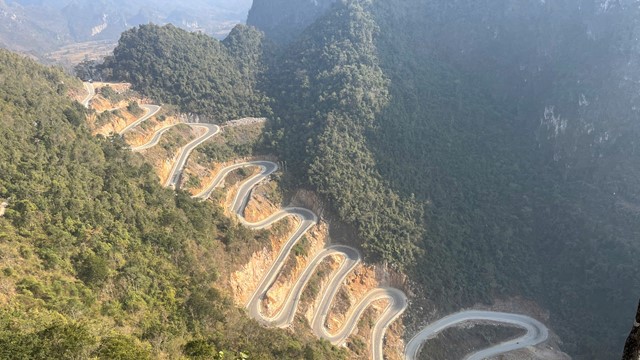 Hoàn thành sửa chữa ‘cung đường hiểm trở nhất Việt Nam’, chỉ dài 2,5km nhưng có 15 tầng đèo, 14 khúc ‘cua tay áo’