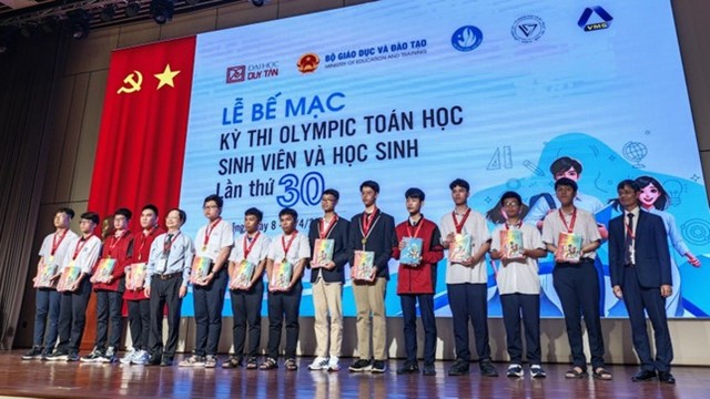 Cặp song sinh cùng vào vòng chọn Đội tuyển Olympic Toán quốc tế, không học thêm vẫn giành nhiều HCV, giải thưởng