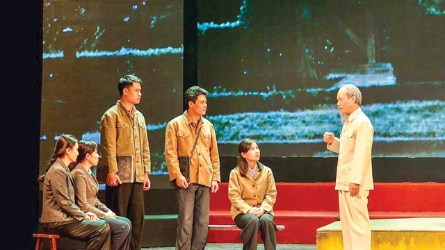 NSƯT xuất sắc của làng nghệ thuật Việt Nam với hơn 40 lần vào vai Bác Hồ, được cả Kỷ lục Guinness ghi danh, giành nhiều giải thưởng lớn trong suốt sự nghiệp