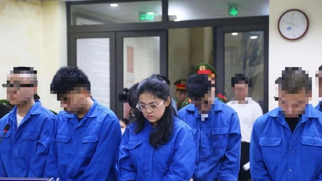 Nữ sinh 2005 đâm chết người dừng đèn đỏ ở Hà Nội lĩnh án 8 năm 6 tháng tù