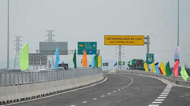 Chính thức đưa vào khai thác hai tuyến cao tốc thuộc dự án cao tốc Bắc - Nam phía Đông trị giá hơn 17.300 tỷ đồng