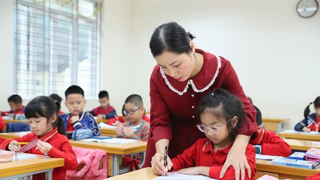 Bộ Chính trị, Ban Bí thư nhất trí chủ trương tiếp tục tuyển dụng viên chức đối với 2 ngành nghề này