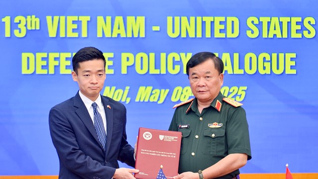 Đại học Harvard trao trả 43 bộ hồ sơ kỷ vật trong chiến tranh cho thân nhân các liệt sĩ và các cựu chiến binh Việt Nam