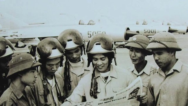 Vị tướng huyền thoại trong lịch sử Không quân nước nhà: 25 tuổi trở thành phi công Việt Nam bắn rơi nhiều máy bay nhất, vinh dự được tặng 9 huy hiệu Bác Hồ