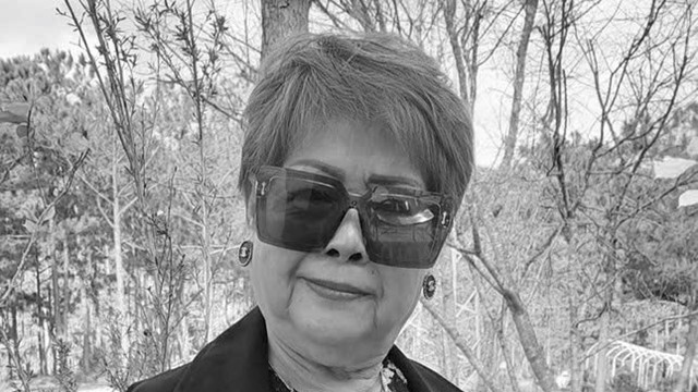 Nữ ca sĩ Việt nổi danh một thời vừa qua đời: Chồng là nghệ sĩ hài kém 11 tuổi, tuổi xế chiều túng thiếu, mở quán bún mưu sinh