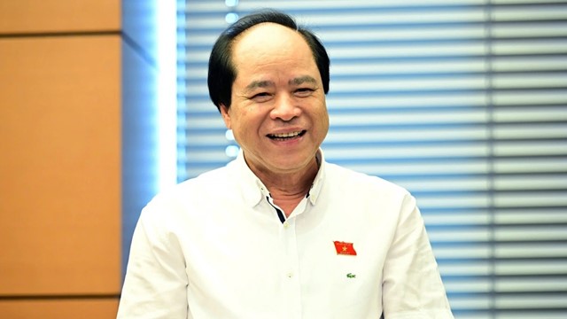 Đại biểu Quốc hội: Ngoài việc miễn học phí cho học sinh, cần hạn chế các khoản thu khác ‘vì các loại phí cũng không phải ít’