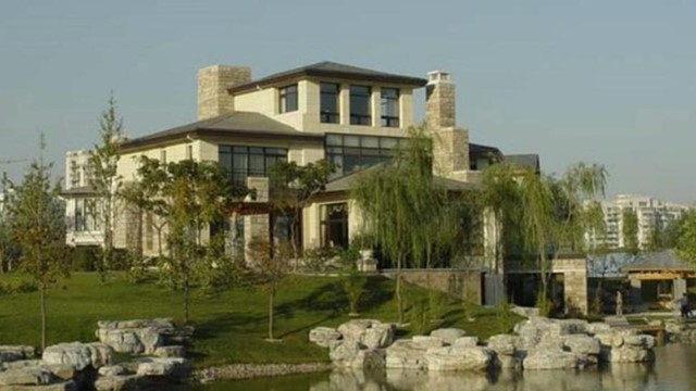 Tịch thu 4.600 tỷ đồng tiền mặt giấu ở khe tường, trần và sàn biệt thự thuộc sở hữu của một Tổng Giám đốc