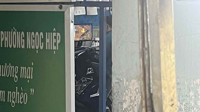 Kiểm điểm dân quân phường dùng máy tính công chơi game