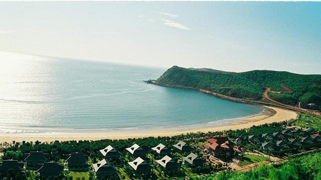 Bãi biển hoang sơ có khung cảnh 'vừa Đà Lạt, vừa Vũng Tàu' nhất định du khách nên khám phá trong mùa hè này, cách Hà Nội chỉ hơn 280km