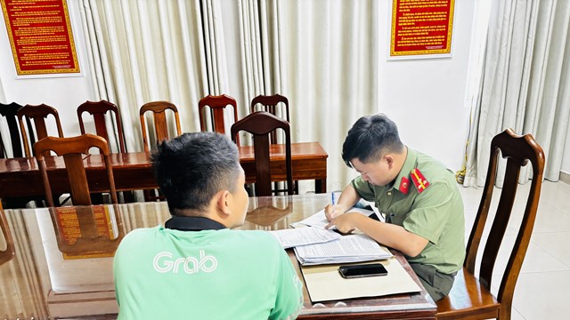 Đang chạy xe công nghệ, ông H. bất ngờ nhận hơn 1,7 tỷ đồng từ một công ty chứng khoán