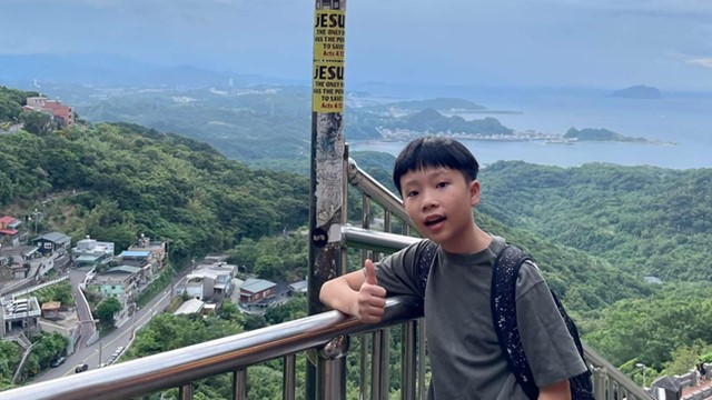 Cậu bé Việt 13 tuổi làm Giám đốc, đạt điểm tuyệt đối 2 kỹ năng IELTS, học lớp 4 khả năng lập trình ngang sinh viên năm cuối đại học