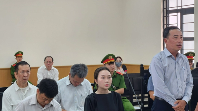 Nhóm cựu cán bộ ngân hàng bị đề nghị lĩnh án 10 năm tù