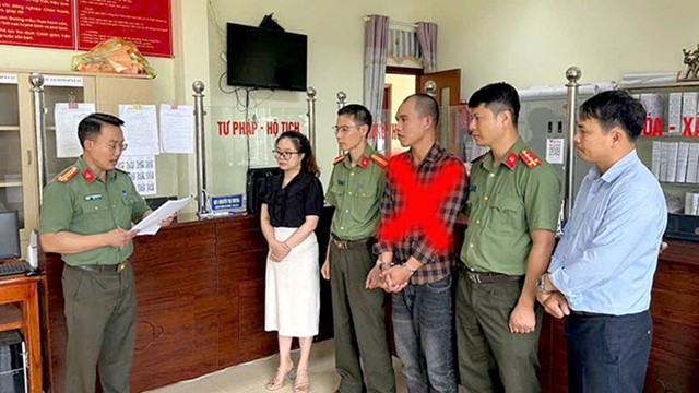 Khởi tố 2 vợ chồng bán hải sản 