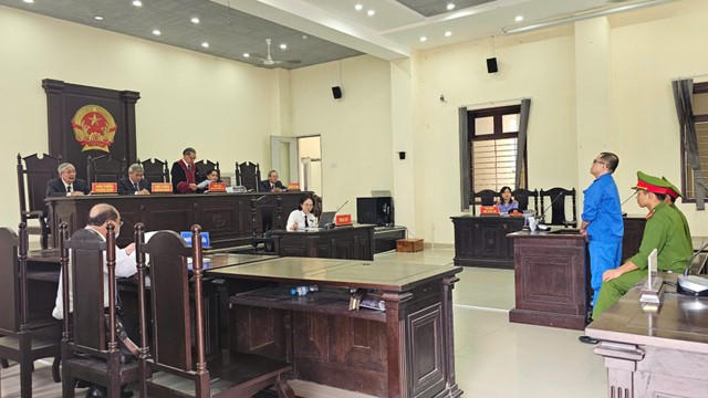 Tuyên phạt 19 năm tù cựu nhân viên Văn phòng đăng ký đất đai 