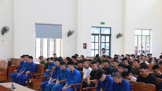 37 thanh niên từ 16-18 tuổi ra hầu tòa