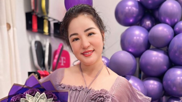 Danh hài Thúy Nga mang bầu lần 2 ở tuổi 49?