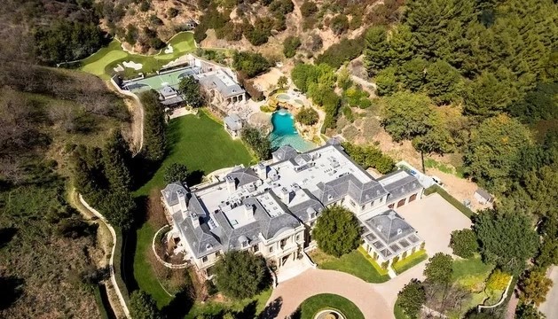 Một ngôi sao truyền hình vừa ‘tậu’ siêu biệt thự trị giá hơn 1.600 tỷ đồng 