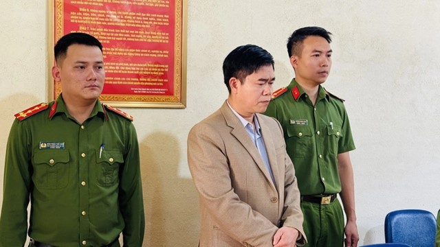 Tuyên phạt một nguyên hiệu trưởng 3,5 năm tù