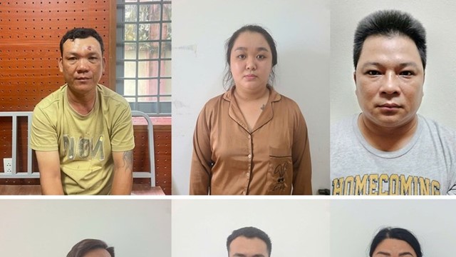 Khám xét khẩn cấp 6 điểm nghi vấn, bắt Bùi Thị Kim Ngân, thu giữ 1,18kg ma túy đá, 1.015 viên thuốc lắc và 1 khẩu súng quân dụng