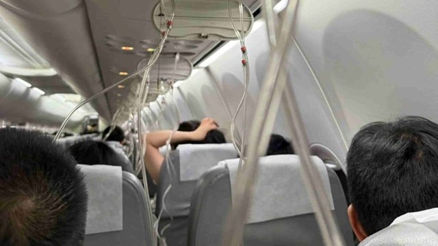 Máy bay chở theo 191 người đột ngột rơi tự do 7.000m